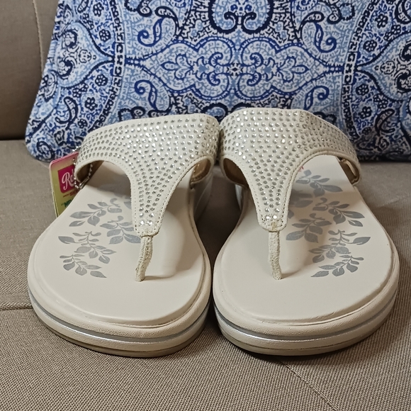 Skechers Relaxed Fit sandals natural NWT - Picture 3 of 12